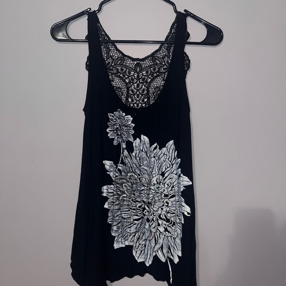 Floral black tank graphic blouse - Picture 3 of 4